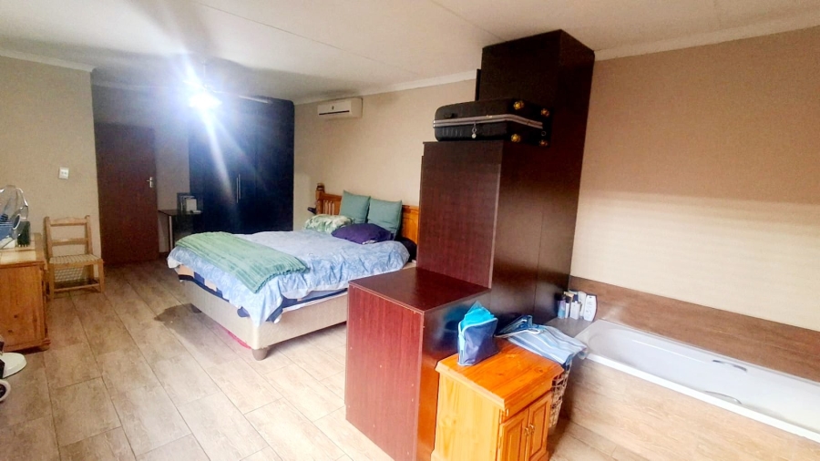 4 Bedroom Property for Sale in Vaalpark Free State